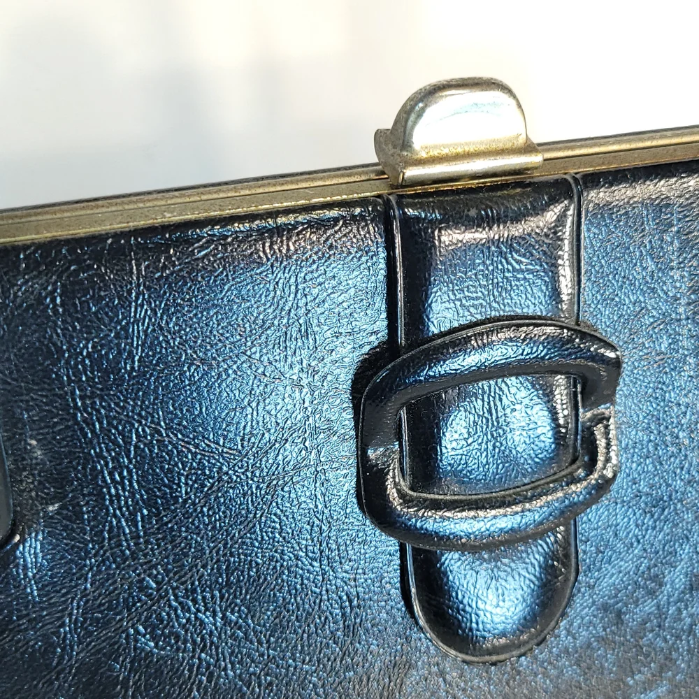 Classic Shape Vintage Handbag With Flip Lock Closure